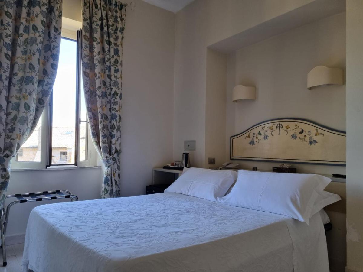 Virgilio Hotel 3*